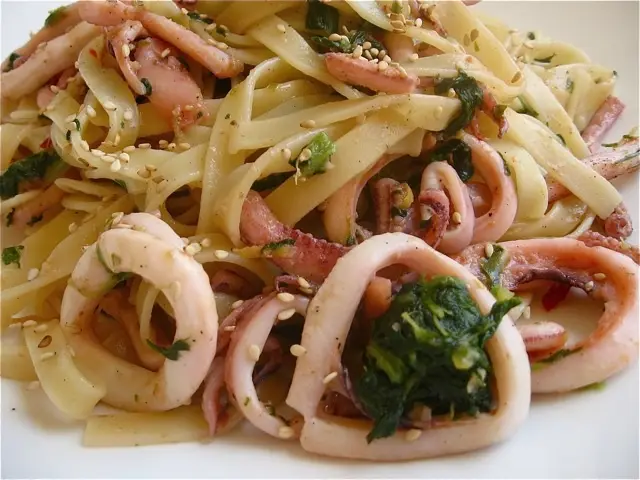 Рецепты: Домашняя кухня: Макароны с кальмарами