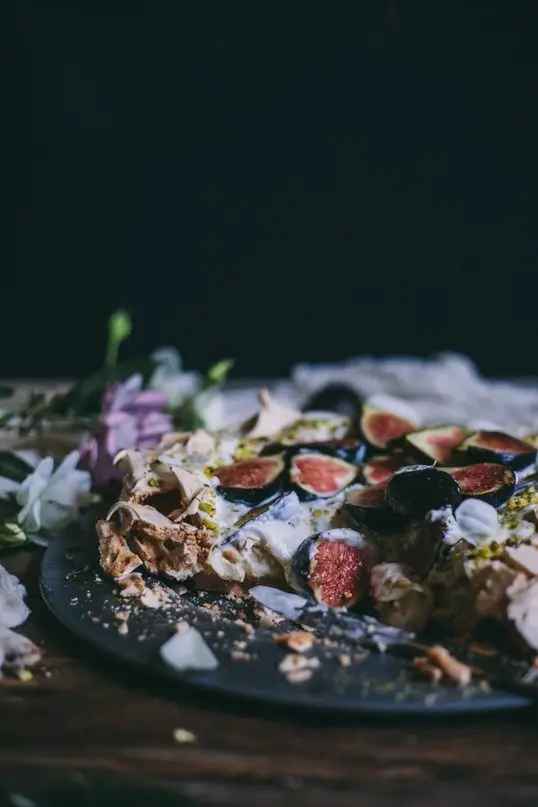 Instagram: Салат с рисом и инжиром под греческим йогуртом