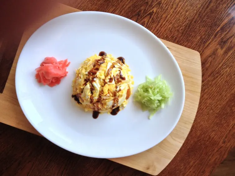 Instagram: Домашний салат из маринованных кальмаров с яйцом и овощами