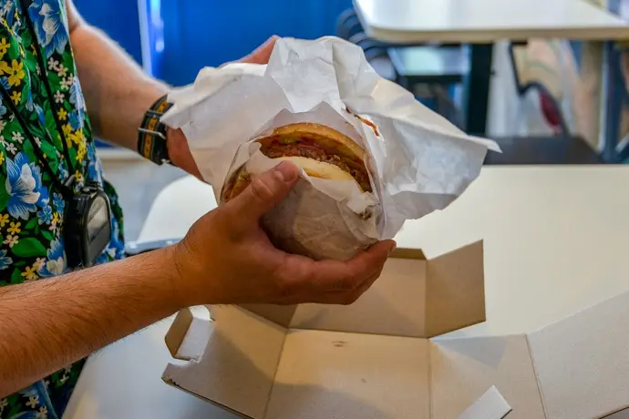 Заведения: Burger House – убийца МакДональдса и Гудиса еще одна сомнительная закусочная с домашними гамбургерами