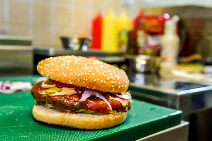 Заведения: Burger House – убийца МакДональдса и Гудиса еще одна сомнительная закусочная с домашними гамбургерами