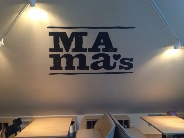 Заведения: Где можно перекусить в Вильнюсе — MAma's Caf?