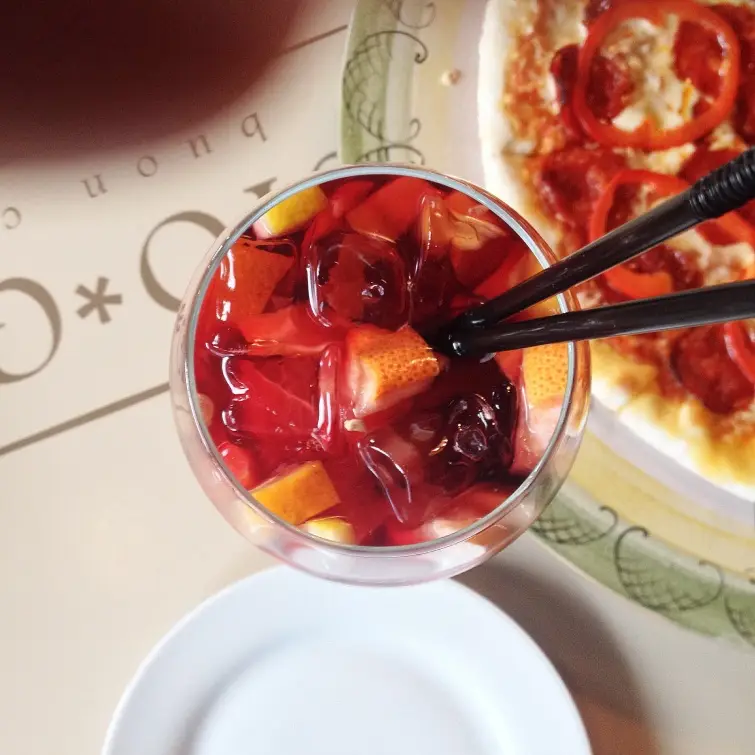 Instagram: Кафе Gusto*Giusto (Густо*Джусто) как всегда радует своей пиццей и опьяняющей сангрией