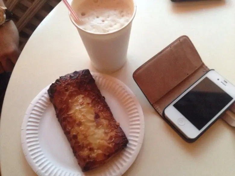 Instagram: Тест драйв Dream cafe (Дрим кафе), мало десертов, орды студентов