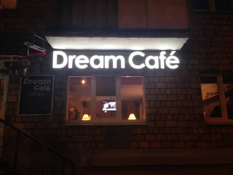 Instagram: Тест драйв Dream cafe (Дрим кафе), мало десертов, орды студентов