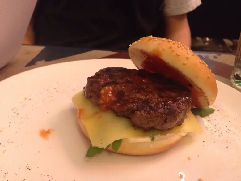 Заведения: «Burger Bar 36/14» — размер не всегда важен, если речь идет о гамбургерах