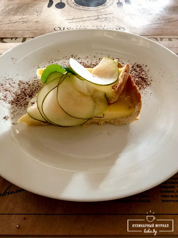 Заведения: Обед в Gusto*Giusto, паста с красной икрой и кростата с грушей
