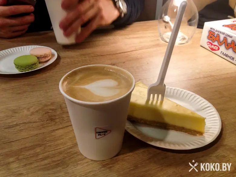 Заведения: Дежавю: Свежая кофейня «Coffee play (Кофи Плей)» по соседству с рестораном «Галерея»