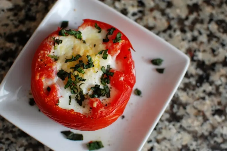 Рецепты: 5 способов знатно и вкусно пожарить яйца на завтрак