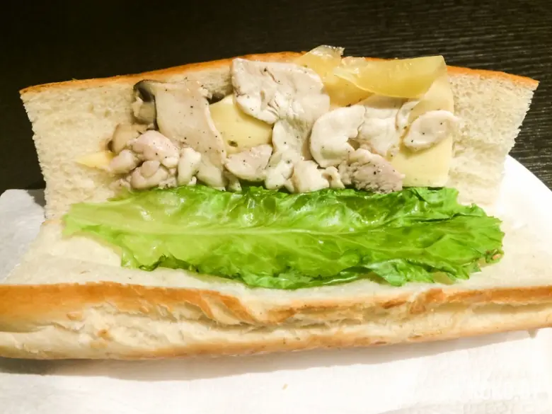 Заведения: Резиновый сэндвич с курицей на обед в кафе «Caffe Del Parco (Кафе дель Парко)»