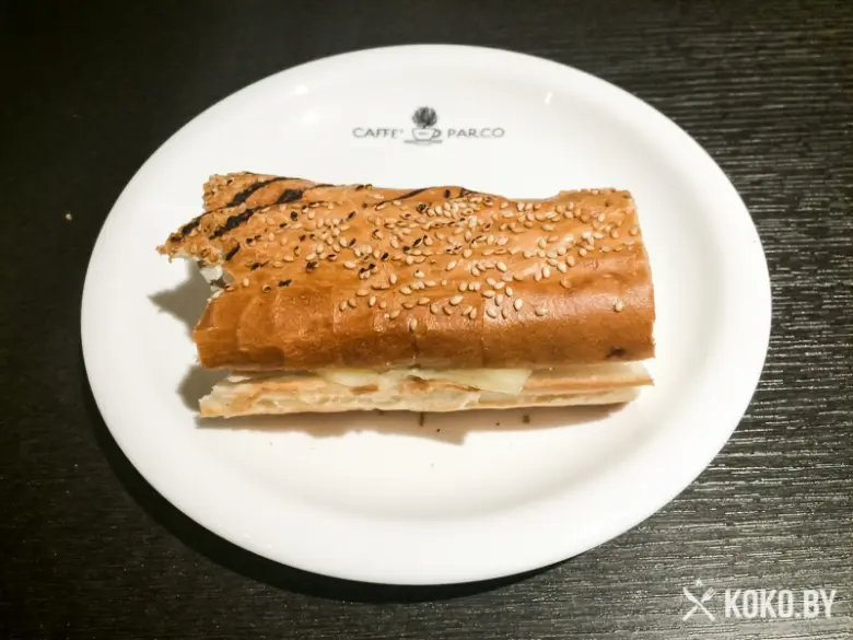 Заведения: Резиновый сэндвич с курицей на обед в кафе «Caffe Del Parco (Кафе дель Парко)»