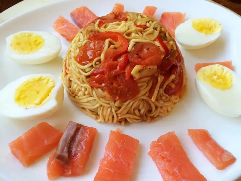 Рецепты: Яичная лапша с овощами по-азиатски