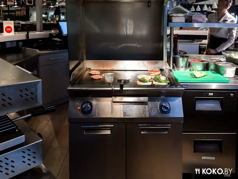 Заведения: «BURGER BOX» — лавка с бургерами, под крышей ресторанного комплекса «Food Republic»
