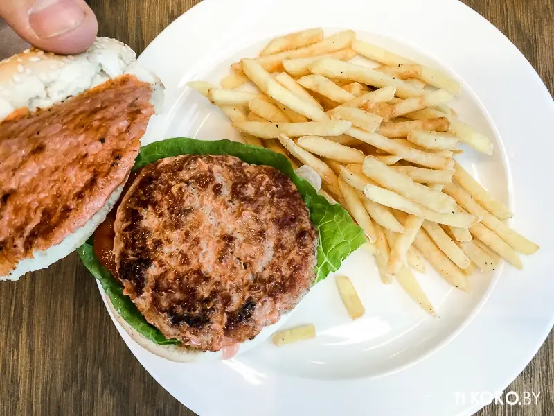 Заведения: «BURGER BOX» — лавка с бургерами, под крышей ресторанного комплекса «Food Republic»