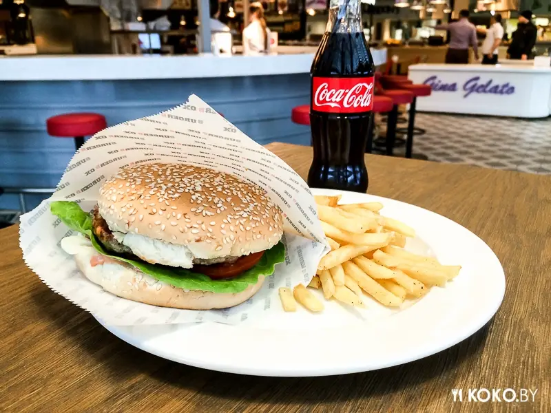Заведения: «BURGER BOX» — лавка с бургерами, под крышей ресторанного комплекса «Food Republic»