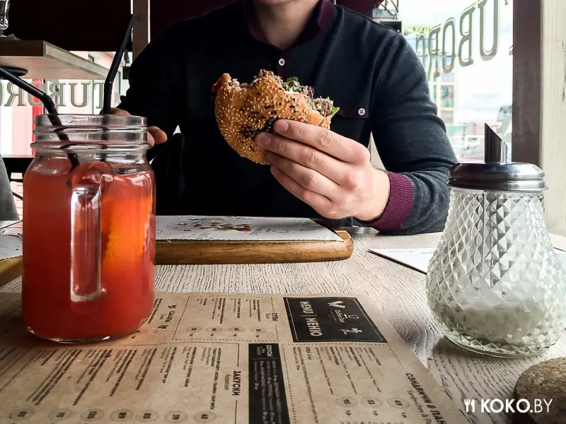 Заведения: Сегодня мы охотимся на редкий вид бургеров в снэк-баре «Coffee inn (Кофе ин)»