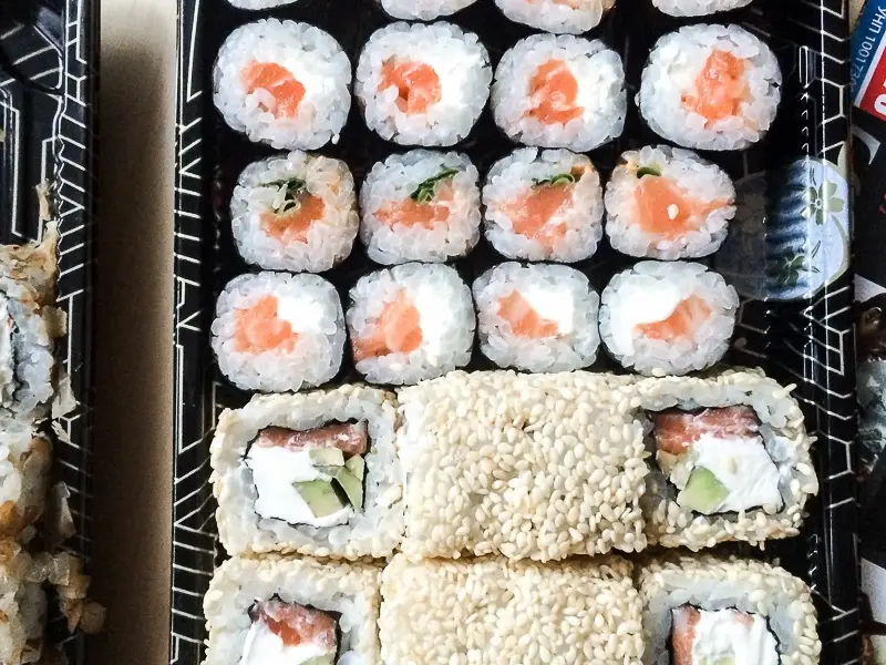 Заведения: Доверяй, но проверяй: «Sushi House» — повлияет ли скидка в 50% на роллы со свежим лососем на их качество?