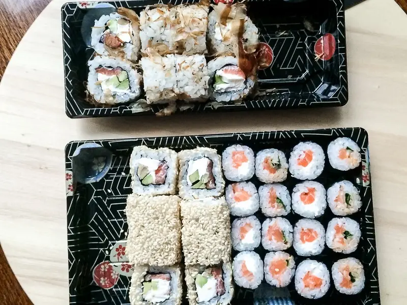 Заведения: Доверяй, но проверяй: «Sushi House» — повлияет ли скидка в 50% на роллы со свежим лососем на их качество?