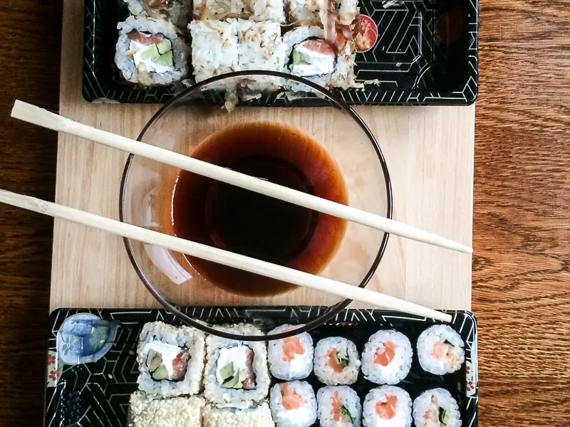 Заведения: Доверяй, но проверяй: «Sushi House» — повлияет ли скидка в 50% на роллы со свежим лососем на их качество?
