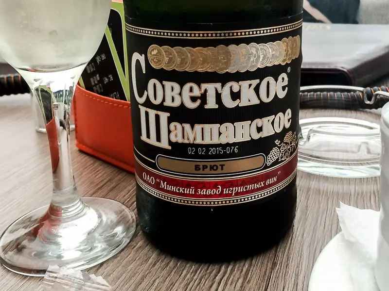 Заведения: Кафе-бар «Фрески» — отличная кухня, более-менее вменяемые цены и невнимательный персонал