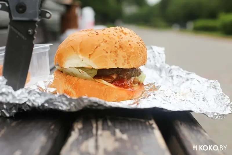 Заведения: «Dodo Burger (Додо Бургер)» — бургеры на Комаровском рынке практически как дома