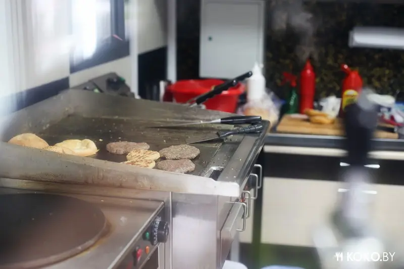 Заведения: «Dodo Burger (Додо Бургер)» — бургеры на Комаровском рынке практически как дома