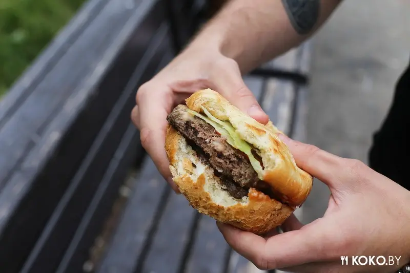 Заведения: «Dodo Burger (Додо Бургер)» — бургеры на Комаровском рынке практически как дома