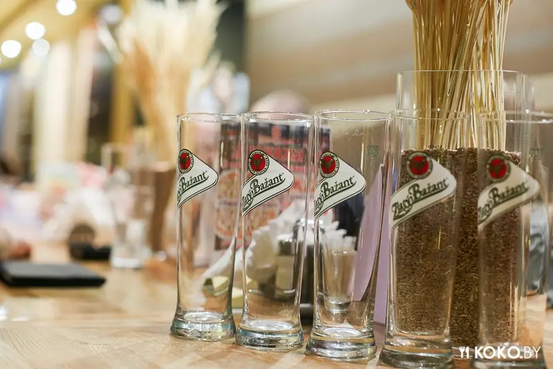 Минск: Heineken представил новый сорт пшеничного нефильтрованного пива под маркой Zlat? Ba?ant