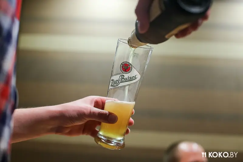Минск: Heineken представил новый сорт пшеничного нефильтрованного пива под маркой Zlat? Ba?ant