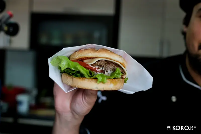 Заведения: «Dodo Burger (Додо Бургер)» — бургеры на Комаровском рынке практически как дома