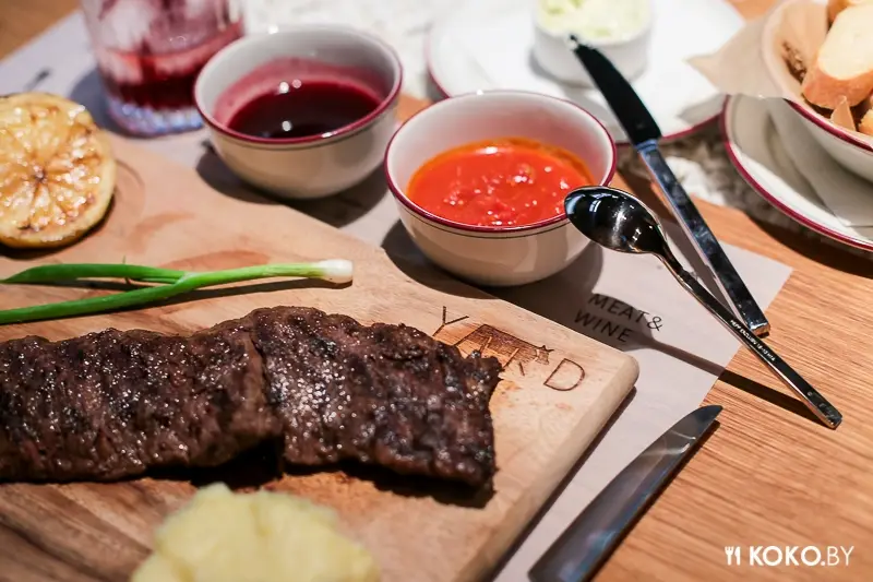 Заведения: Только вино, только мясо: новый,  стейк-хаус «YARD» в Советском районе
