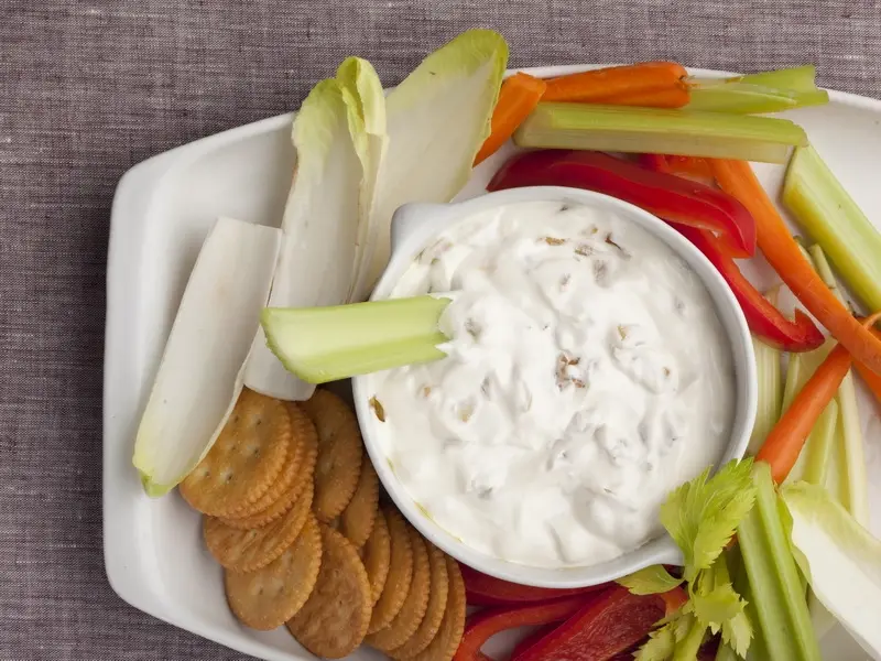 Рецепты: Пять вкусных и легких соусов к овощной нарезке