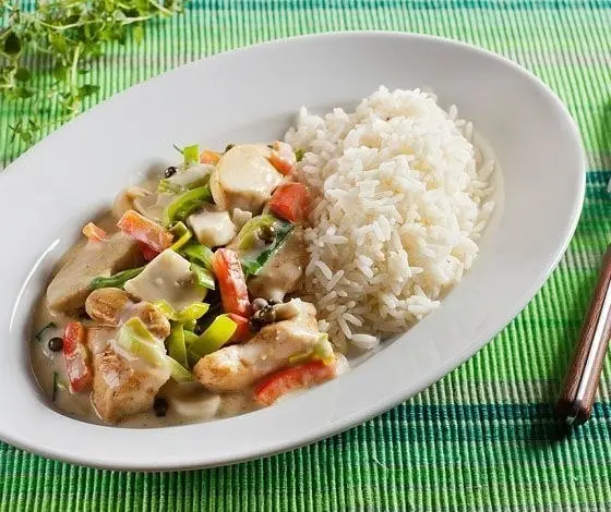 Птица: Курица с овощами и рисом