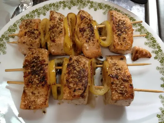 Птица: Куриный шашлык на обед с картошкой в домашних условиях