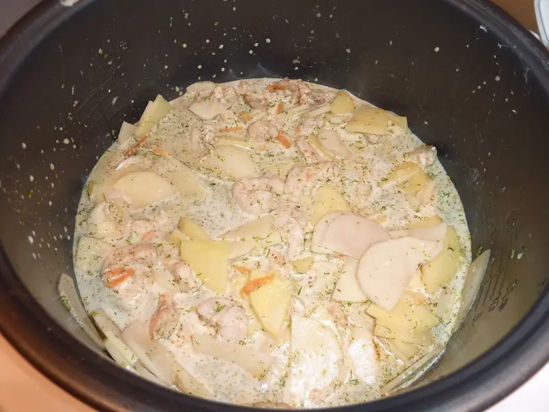 Мультиварка: Курица с картофелем в сливочно-сырном соусе в мультиварке