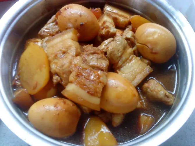 Мясо: Горячий горшочек с фаршем овощами и плавленным сыром