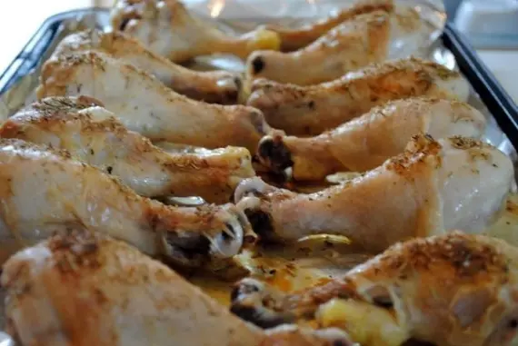 Птица: ФОТО РЕЦЕПТ: Куриные ножки с пармезаном и чесноком