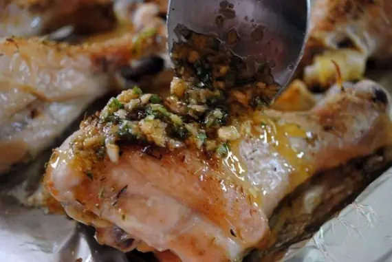 Птица: ФОТО РЕЦЕПТ: Куриные ножки с пармезаном и чесноком