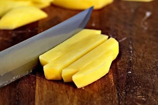 Овощи и гарниры: Жаренный в духовке картофель со специями