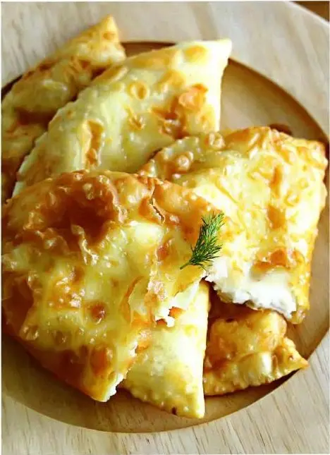 Закуски: Чебуреки с сыром
