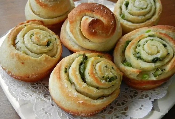 Луково-чесночные рогалики