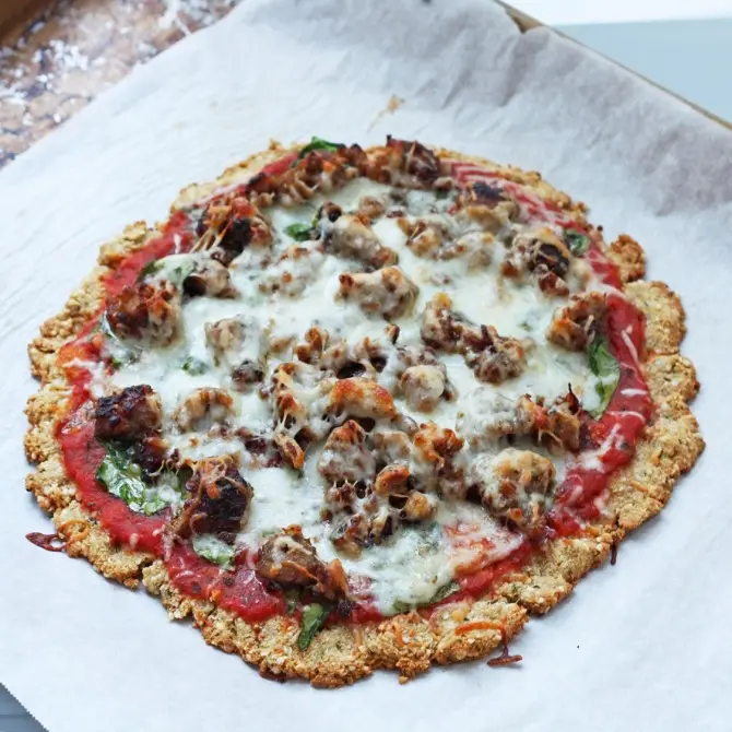Рецепты: Пицца из куриных грудок с овощами и сыром, без единственного грамма муки!
