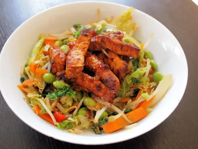 Китайская кухня: Взрывной вкус: Stir-Fry из курочки с овощам