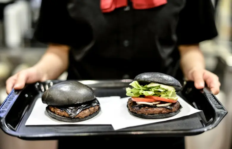 Новости: Burger King в Японии предложил черные бургеры