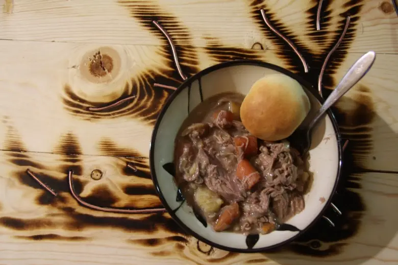 Рецепты: Домашнее жаркое с овощами в горшочках