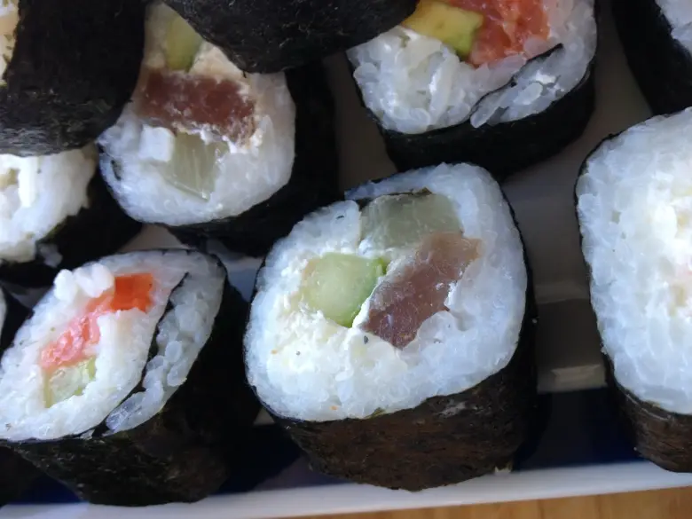 Instagram: Универмаг «Златогорский» предлагает своим посетителям вкуснейшие суши на вынос по доступной цене!