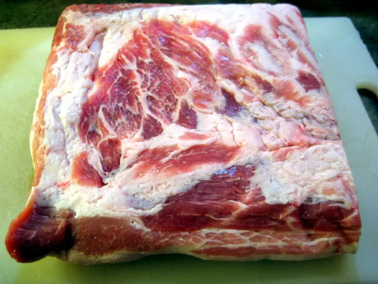 По-домашнему: Как вкусно засолить сало по-домашнему? 5 классических рецептов