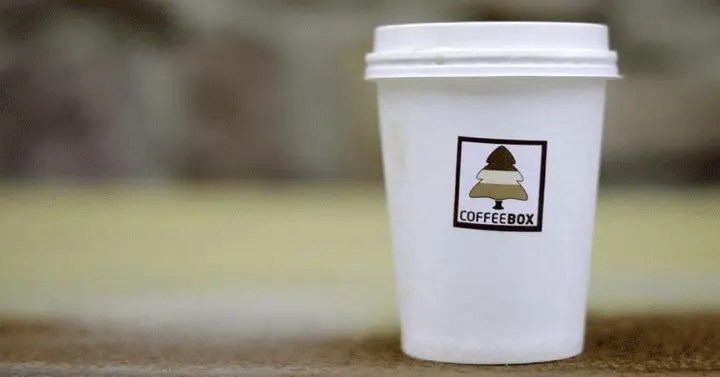 Минск: CoffeBOX решил ввести продажу стаканчиков после жалобы посетителя