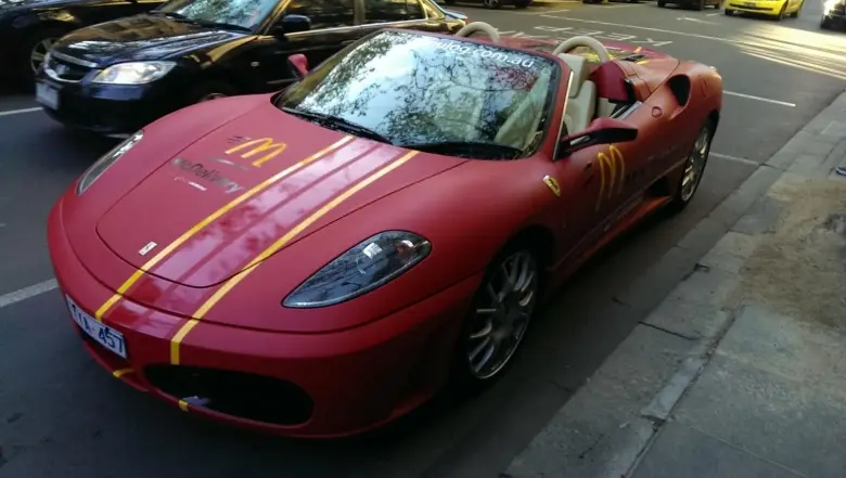 Новости: За 4.95$ McDonald’s доставит еду на Ferrari или Lamborghini