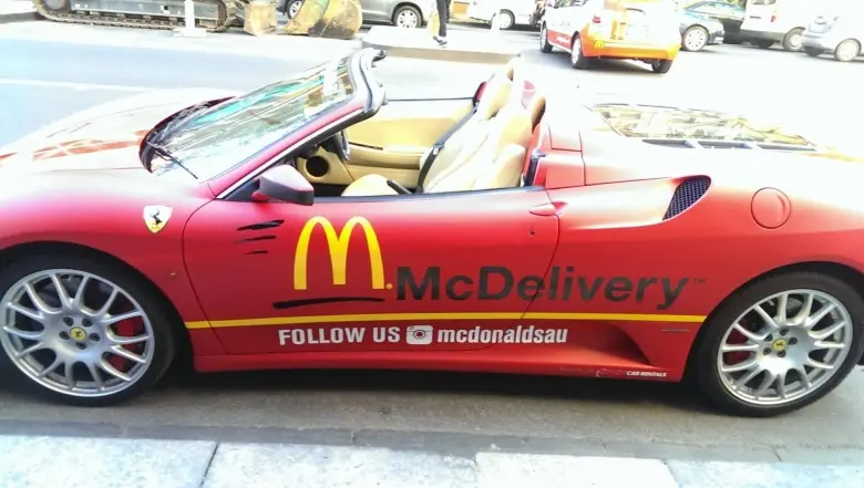 Новости: За 4.95$ McDonald’s доставит еду на Ferrari или Lamborghini